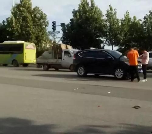 定州同城车祸最新爆料,悲剧现场细节曝光，调查深入进行中